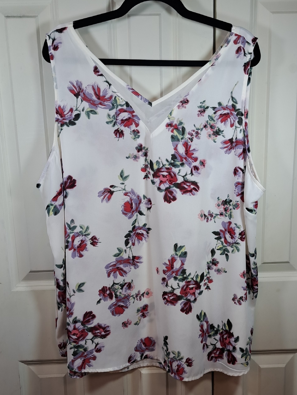 Maurices White V-Neck Floral Sleeveless Camisole with Pink and Burgundy Blooms
